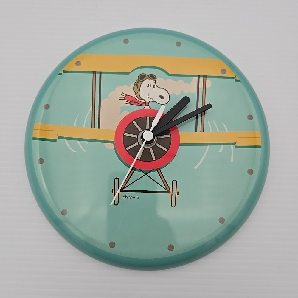 Vintage Hallmark Peanuts Snoopy Flying Airplane Wall Clock Battery Included EUC